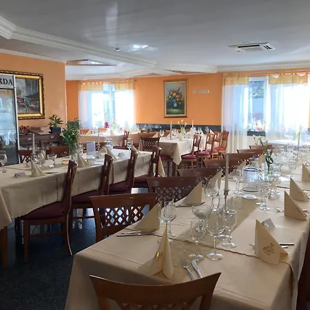 & Restaurant Garda 3* دارمشتاد